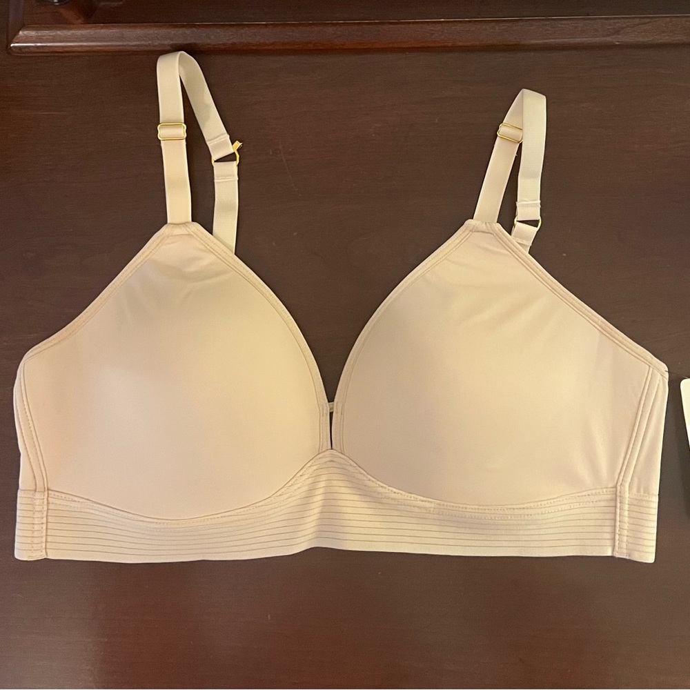 NWT 1 LIVELY Wireless Bra